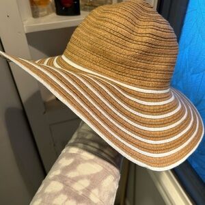 Shade & Shore Tan and White Striped Hat
